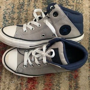 Boys converse sneakers. Size 1.5